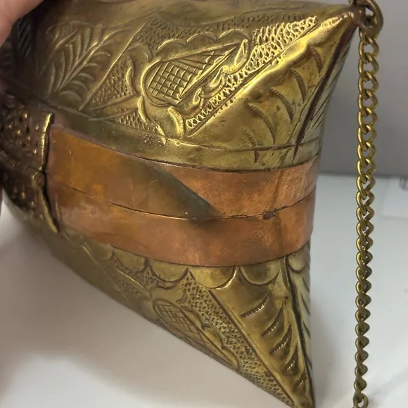 1930’s Hammered Brass Pillow Purse vintage - Picture 7 of 15